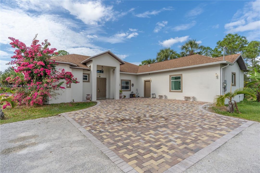 Recently Sold: $775,000 (5 beds, 3 baths, 3128 Square Feet)