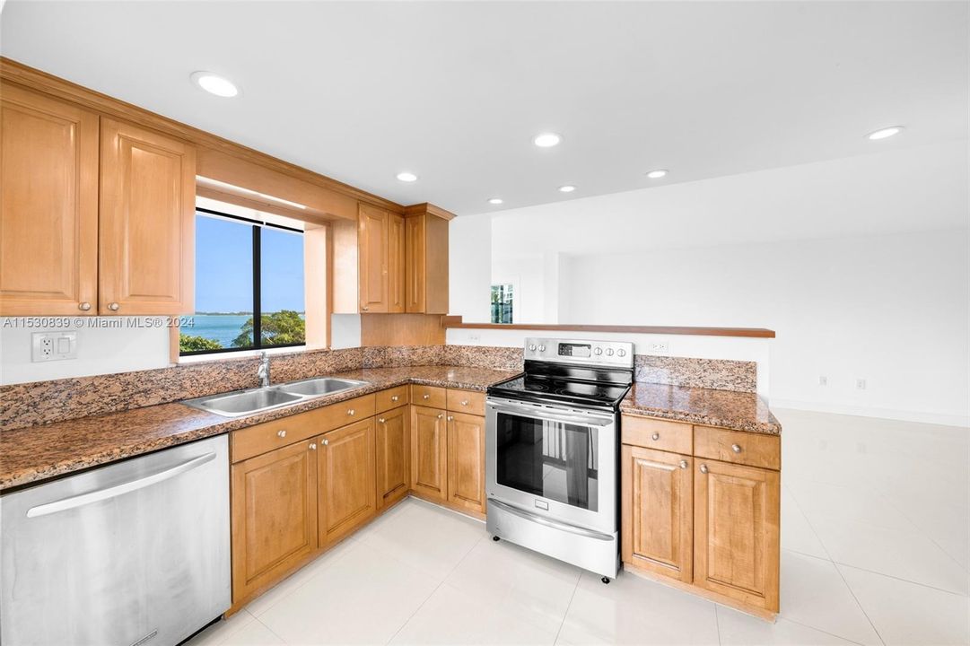 For Sale: $829,000 (2 beds, 2 baths, 1760 Square Feet)