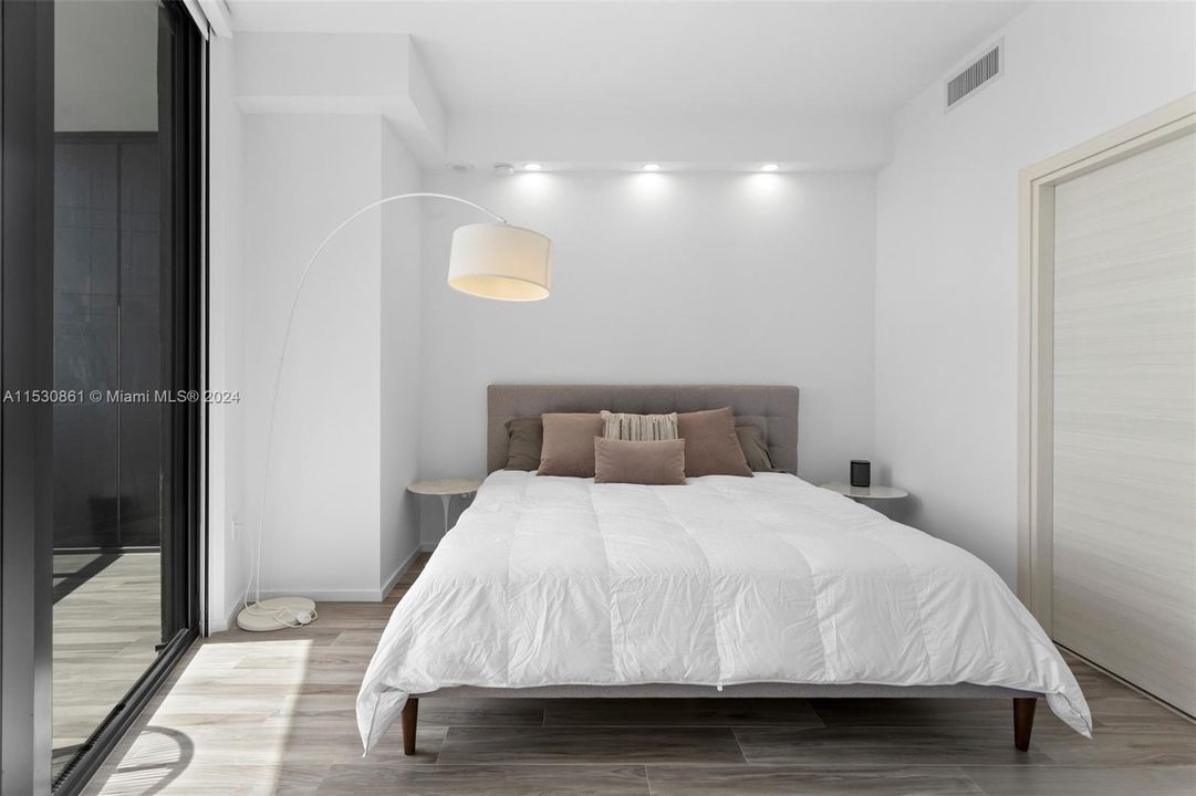 Recently Sold: $1,189,000 (3 beds, 3 baths, 1334 Square Feet)