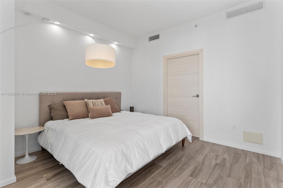 Recently Sold: $1,189,000 (3 beds, 3 baths, 1334 Square Feet)