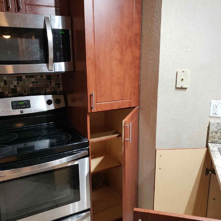 Recently Rented: $2,050 (2 beds, 1 baths, 965 Square Feet)