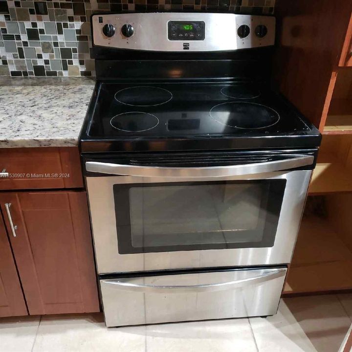 Recently Rented: $2,050 (2 beds, 1 baths, 965 Square Feet)