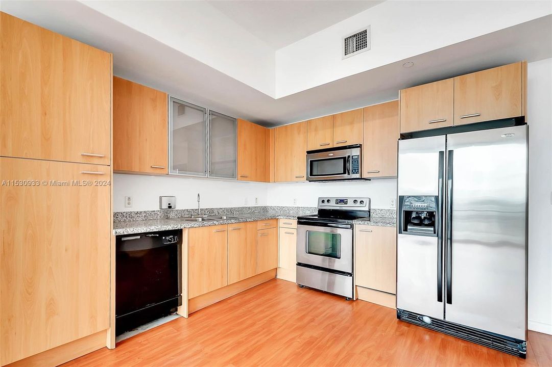 Recently Rented: $2,050 (1 beds, 1 baths, 754 Square Feet)