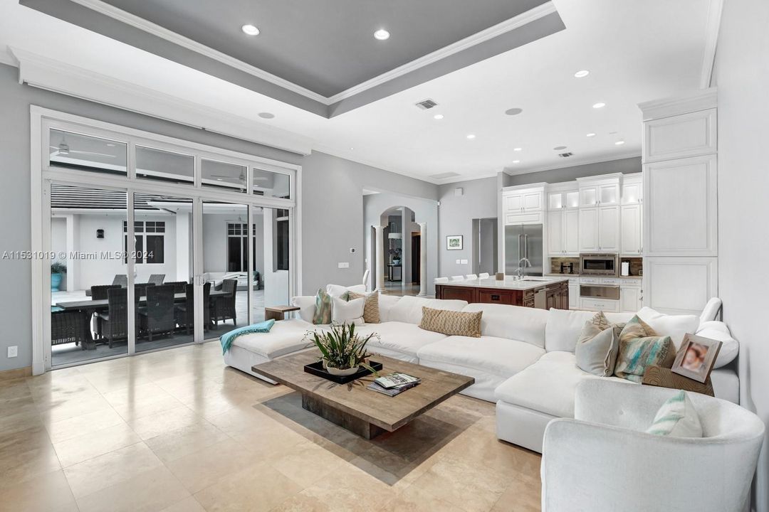 Active With Contract: $4,995,000 (5 beds, 4 baths, 4344 Square Feet)