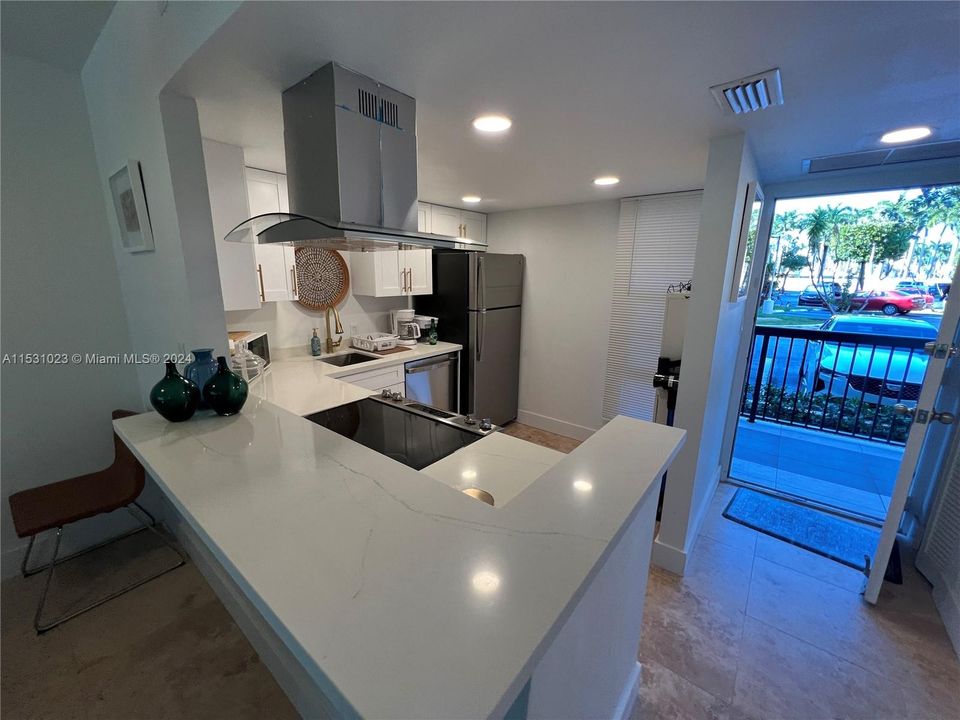 For Sale: $245,900 (1 beds, 1 baths, 741 Square Feet)