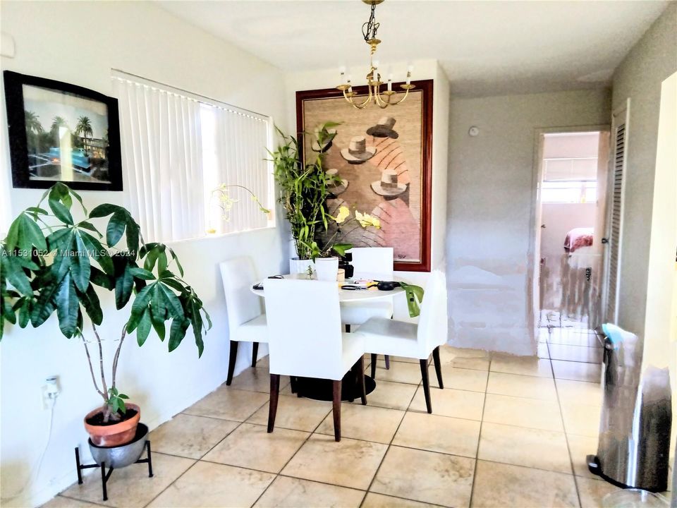 For Sale: $209,900 (1 beds, 1 baths, 635 Square Feet)