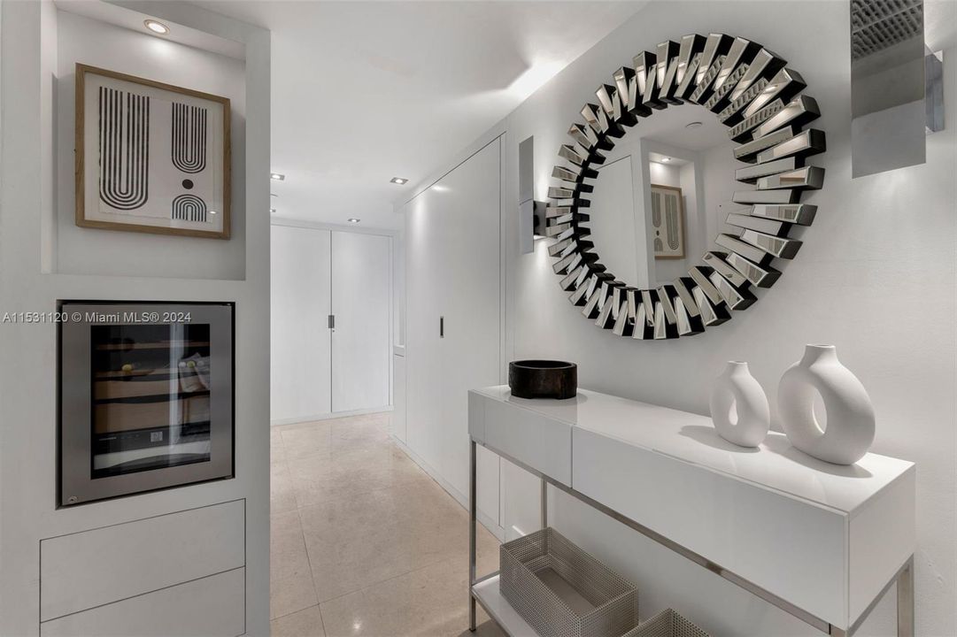 For Rent: $35,000 (3 beds, 3 baths, 2717 Square Feet)