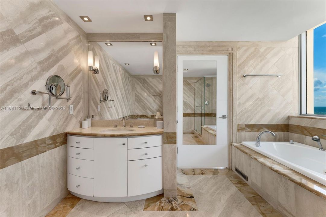 For Rent: $35,000 (3 beds, 3 baths, 2717 Square Feet)