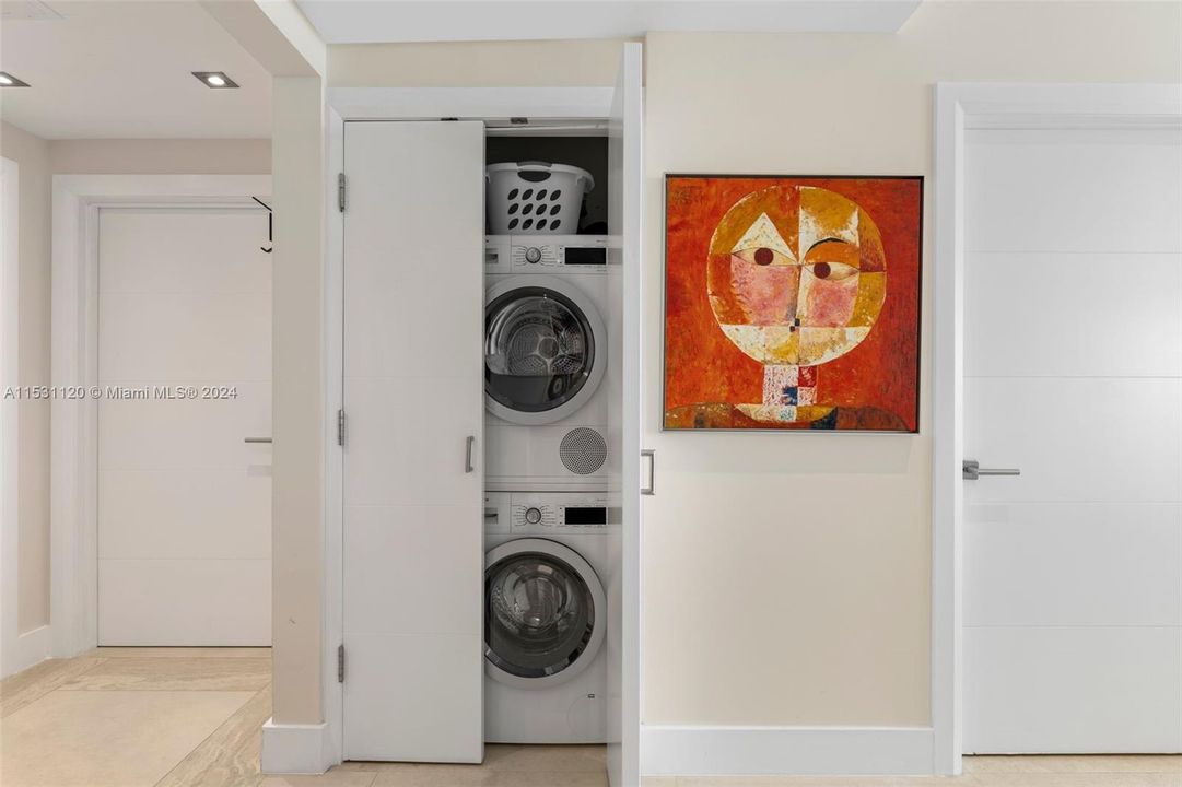 For Rent: $35,000 (3 beds, 3 baths, 2717 Square Feet)