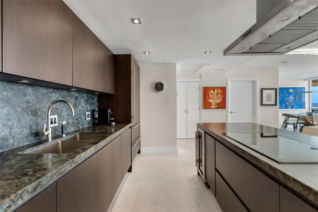 For Rent: $35,000 (3 beds, 3 baths, 2717 Square Feet)