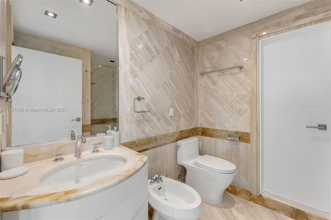 For Rent: $35,000 (3 beds, 3 baths, 2717 Square Feet)