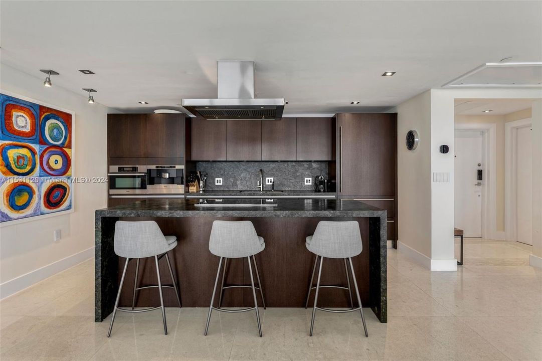 For Rent: $35,000 (3 beds, 3 baths, 2717 Square Feet)