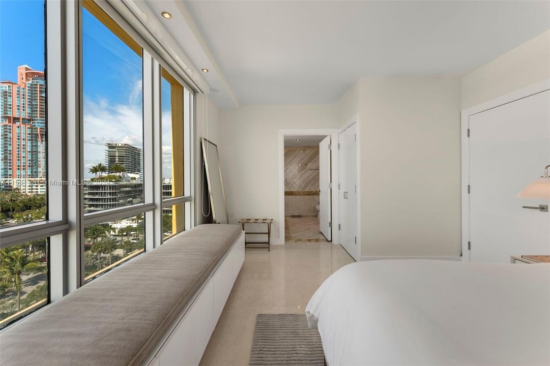 For Rent: $35,000 (3 beds, 3 baths, 2717 Square Feet)