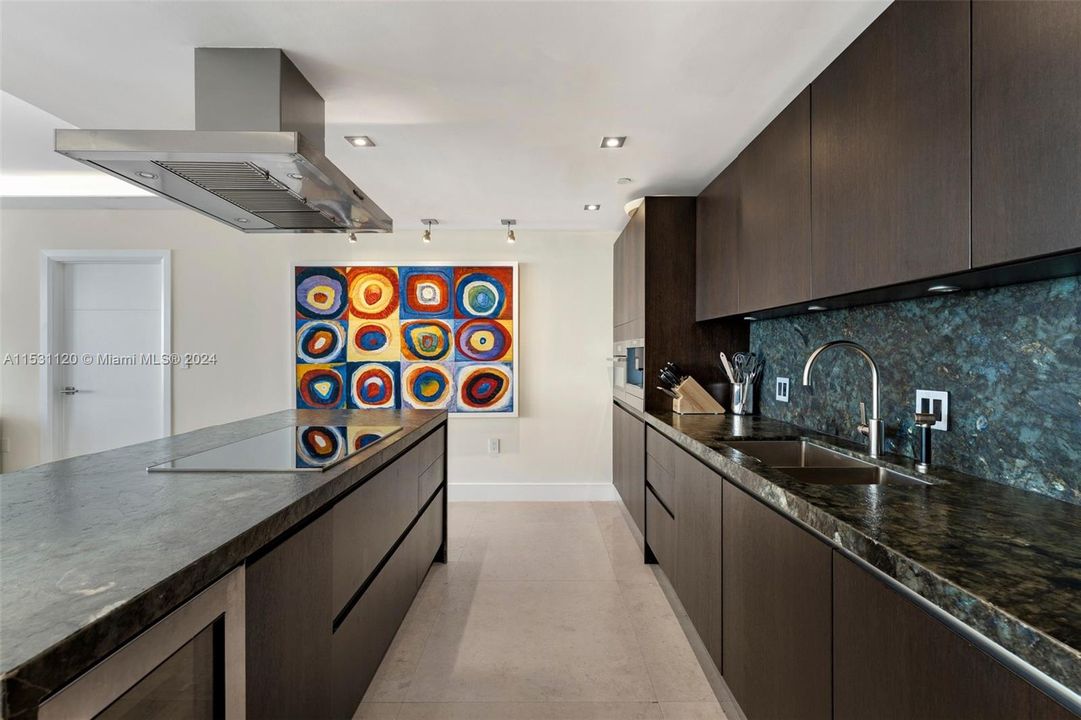 For Rent: $35,000 (3 beds, 3 baths, 2717 Square Feet)