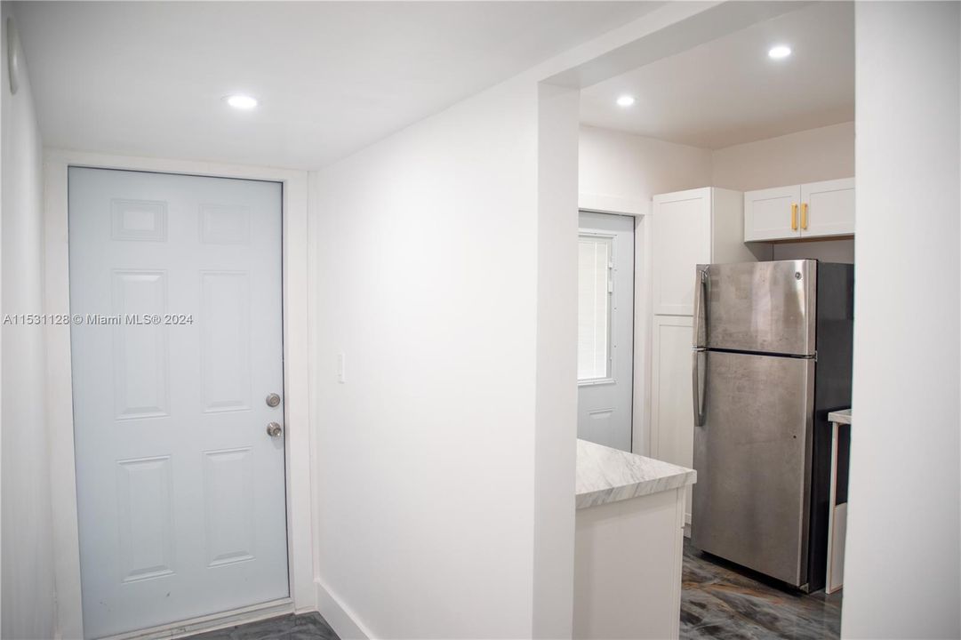 For Sale: $249,000 (1 beds, 1 baths, 850 Square Feet)