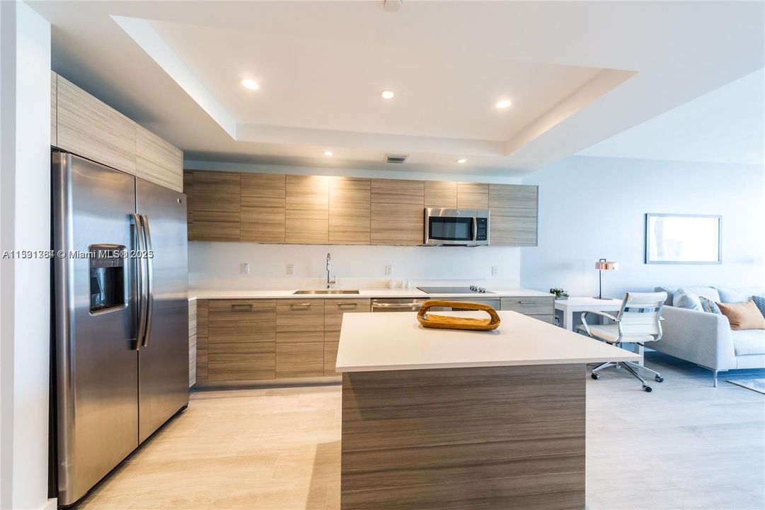 Recently Rented: $5,500 (1 beds, 2 baths, 725 Square Feet)