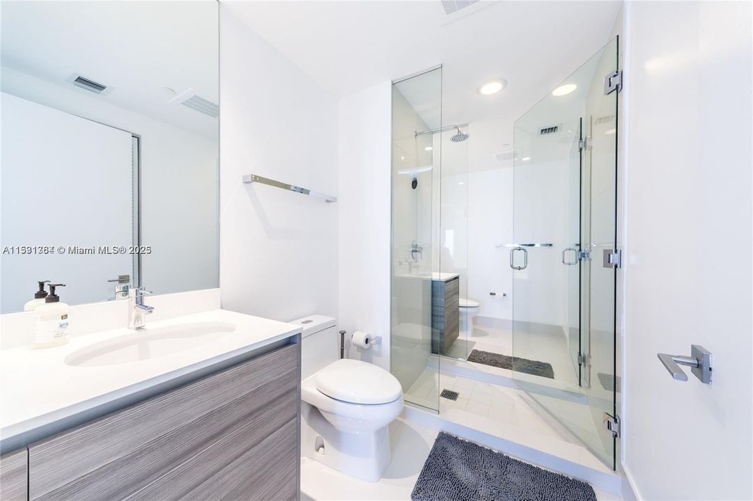 Recently Rented: $5,500 (1 beds, 2 baths, 725 Square Feet)