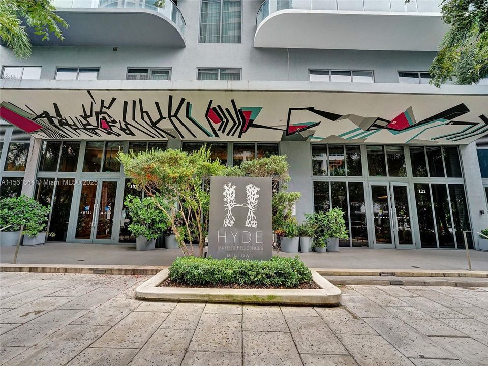 Recently Rented: $5,500 (1 beds, 2 baths, 725 Square Feet)