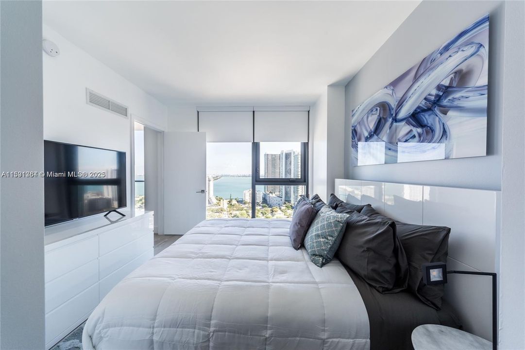 Recently Rented: $5,500 (1 beds, 2 baths, 725 Square Feet)