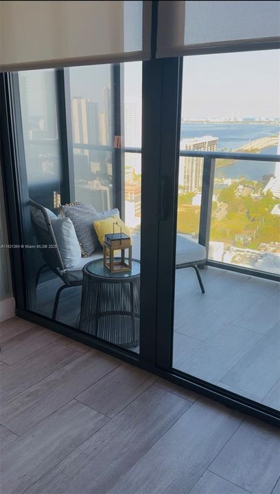 Recently Rented: $5,500 (1 beds, 2 baths, 725 Square Feet)