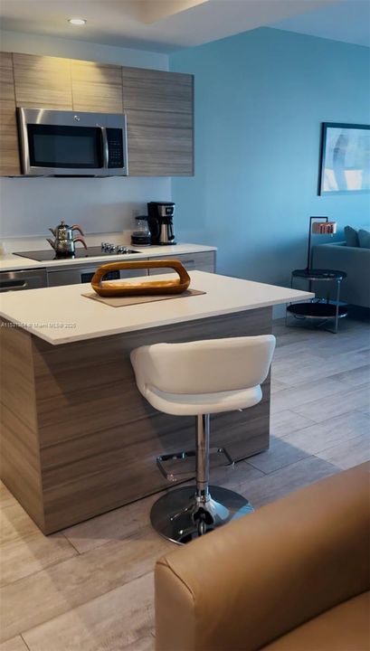 Recently Rented: $5,500 (1 beds, 2 baths, 725 Square Feet)