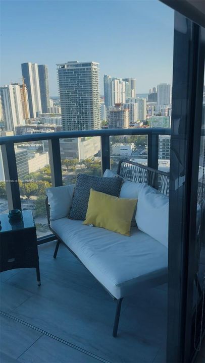 Recently Rented: $5,500 (1 beds, 2 baths, 725 Square Feet)