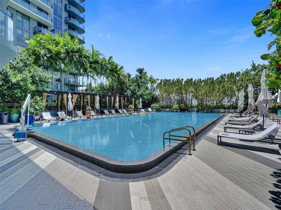 Recently Rented: $5,500 (1 beds, 2 baths, 725 Square Feet)