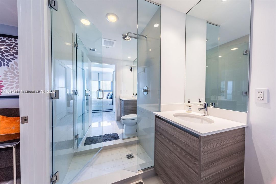 Recently Rented: $5,500 (1 beds, 2 baths, 725 Square Feet)