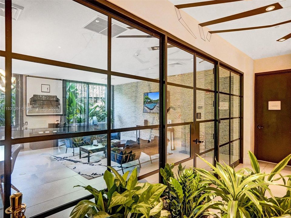 Recently Rented: $5,500 (1 beds, 2 baths, 725 Square Feet)