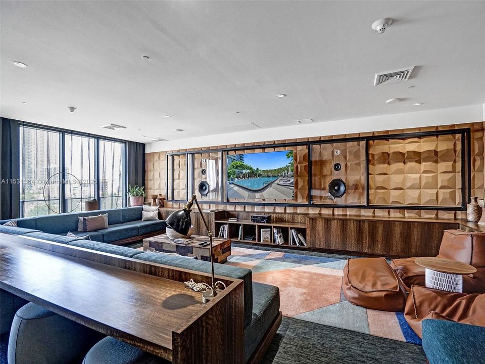 Recently Rented: $5,500 (1 beds, 2 baths, 725 Square Feet)