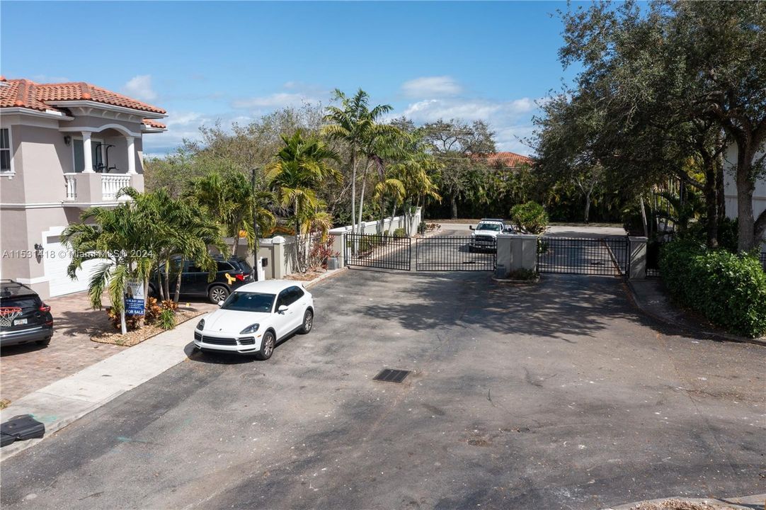 For Sale: $2,150,000 (5 beds, 4 baths, 0 Square Feet)