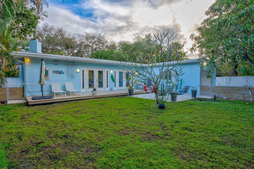 En Venta: $1,595,000 (3 camas, 2 baños, 1975 Pies cuadrados)