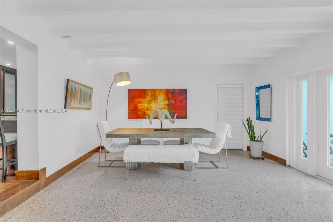 En Venta: $1,595,000 (3 camas, 2 baños, 1975 Pies cuadrados)