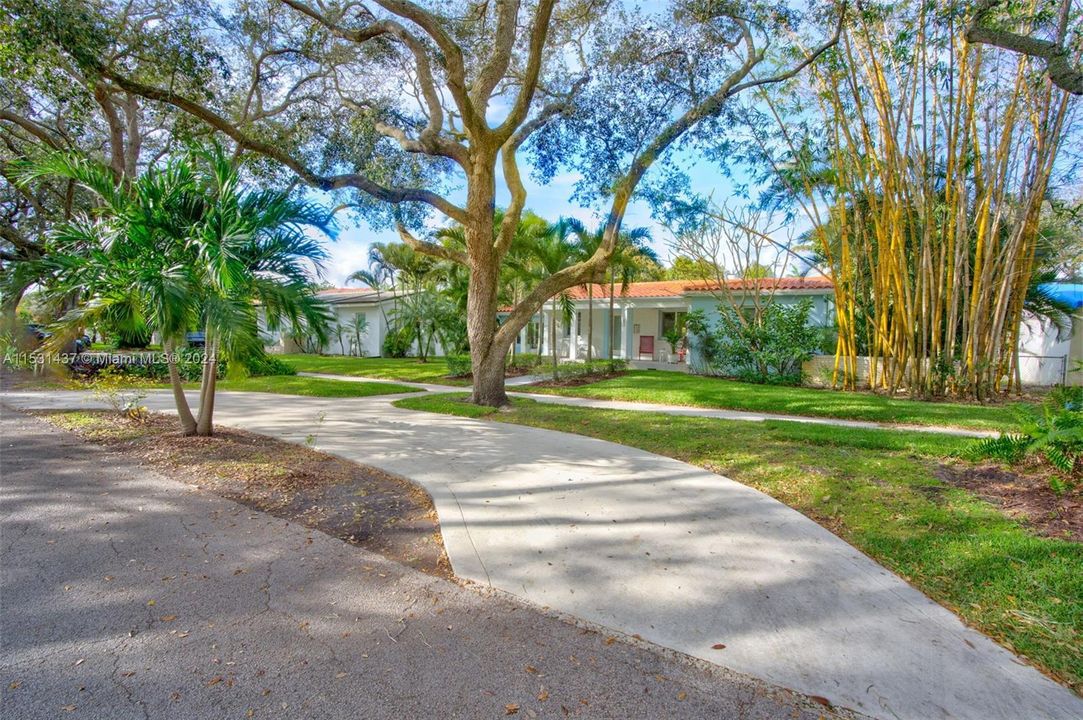 For Sale: $1,595,000 (3 beds, 2 baths, 1975 Square Feet)