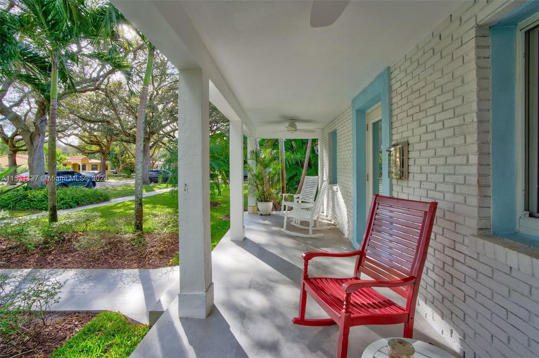 For Sale: $1,595,000 (3 beds, 2 baths, 1975 Square Feet)