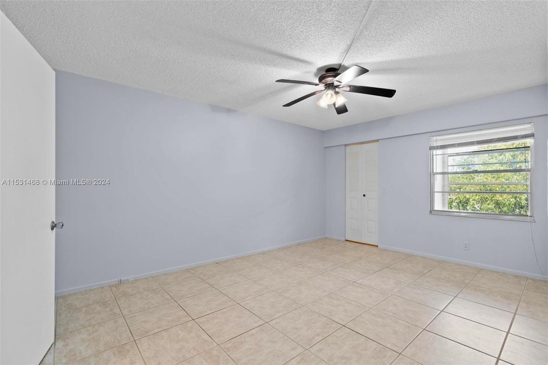 Active With Contract: $195,000 (2 beds, 2 baths, 933 Square Feet)