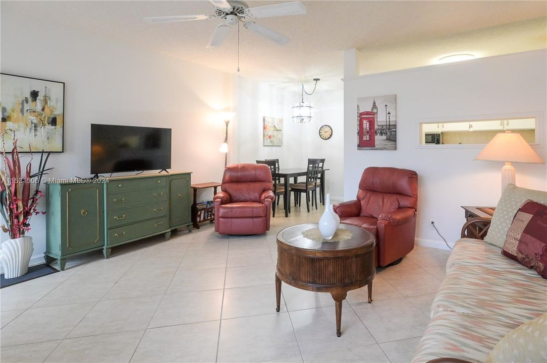 For Sale: $115,000 (1 beds, 1 baths, 625 Square Feet)