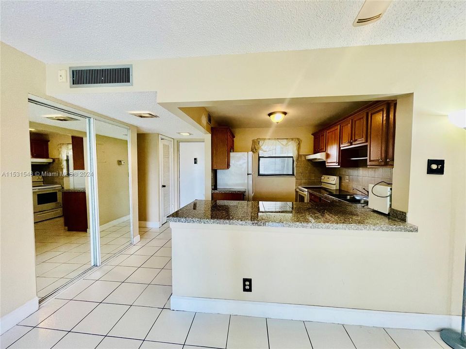 For Sale: $169,000 (1 beds, 1 baths, 810 Square Feet)