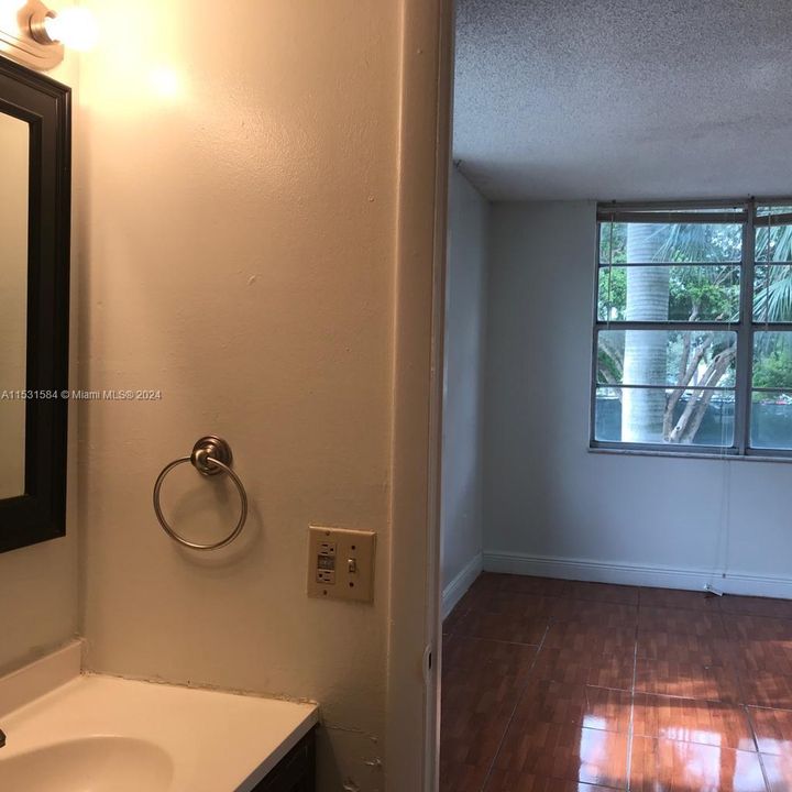 Recently Rented: $2,050 (2 beds, 2 baths, 1036 Square Feet)