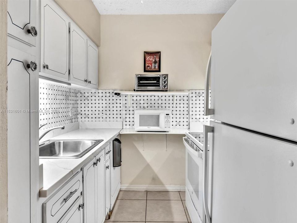 For Sale: $94,000 (1 beds, 1 baths, 625 Square Feet)