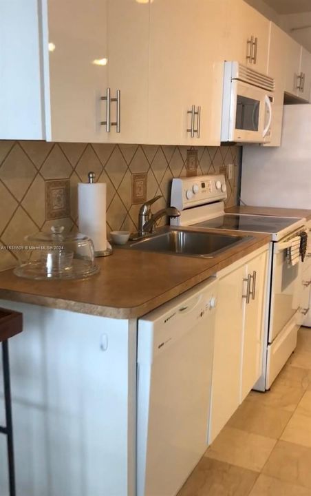 Active With Contract: $339,000 (1 beds, 1 baths, 525 Square Feet)
