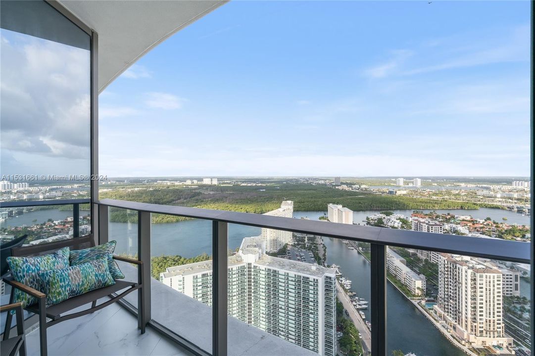 Active With Contract: $3,275,000 (2 beds, 2 baths, 1605 Square Feet)