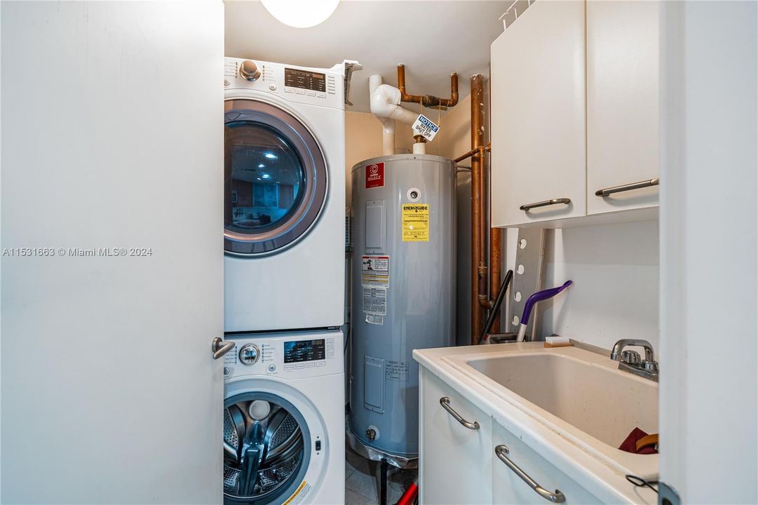 Recently Rented: $12,000 (2 beds, 2 baths, 1756 Square Feet)