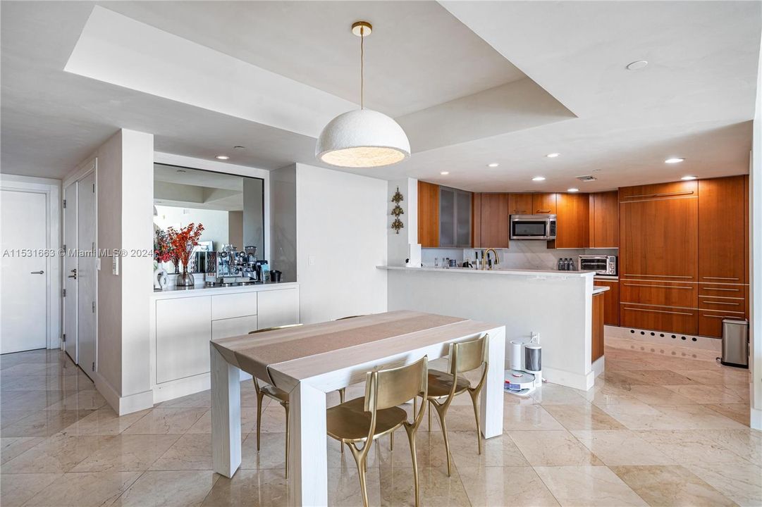 Recently Rented: $12,000 (2 beds, 2 baths, 1756 Square Feet)