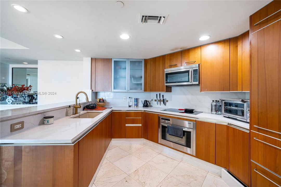 Recently Rented: $12,000 (2 beds, 2 baths, 1756 Square Feet)