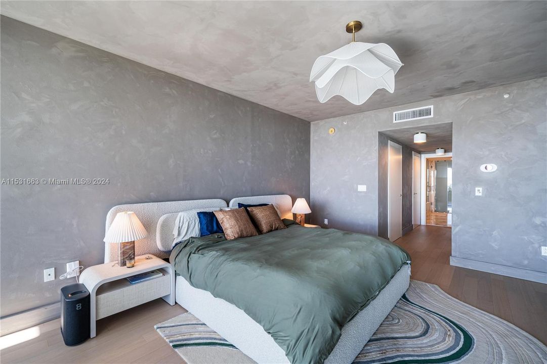 Recently Rented: $12,000 (2 beds, 2 baths, 1756 Square Feet)