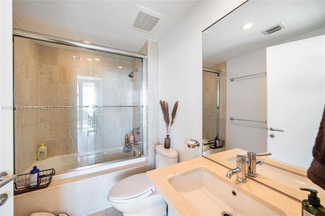 Recently Rented: $12,000 (2 beds, 2 baths, 1756 Square Feet)