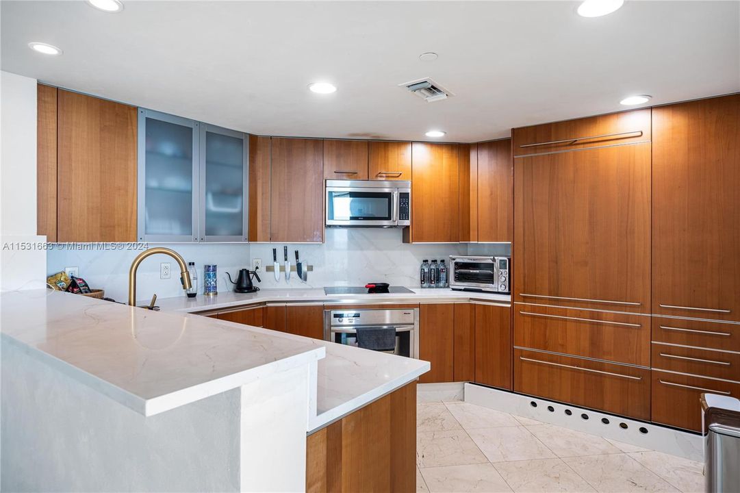 Recently Rented: $12,000 (2 beds, 2 baths, 1756 Square Feet)