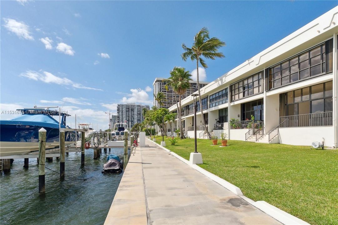 Marina walkway