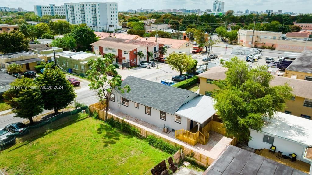 Recently Rented: $2,500 (2 beds, 1 baths, 772 Square Feet)